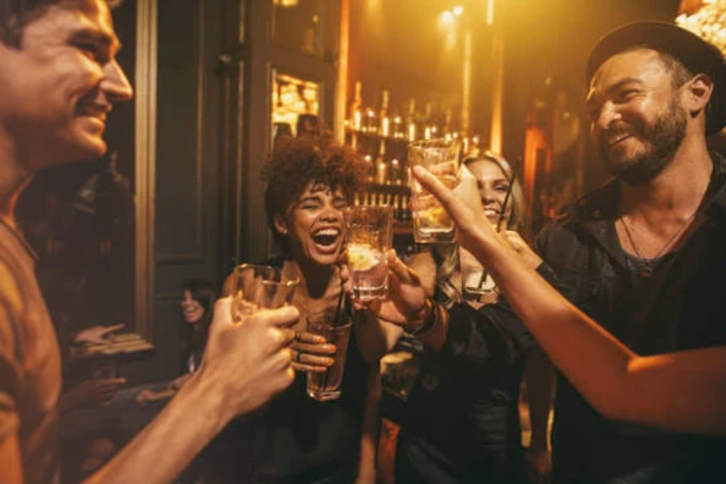 Bar Experience and Hospitality in Cocktail Culture