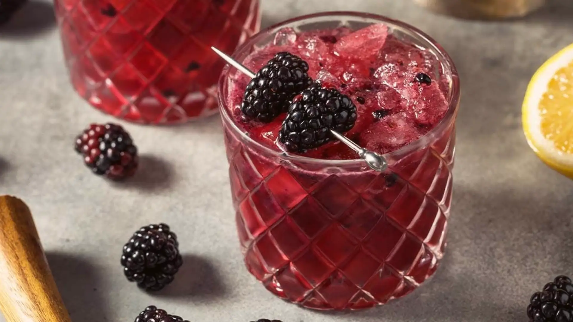 Bramble Cocktail: London Origins, Fresh Fruit Acidity, and the Modern Gin Classic